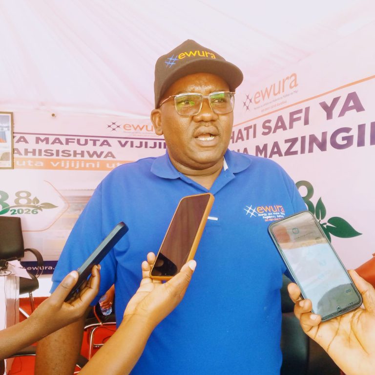 EWURA YAWASHAURI WANANCHI KUTUMIA WATOA HUDUMA WENYE LESENI