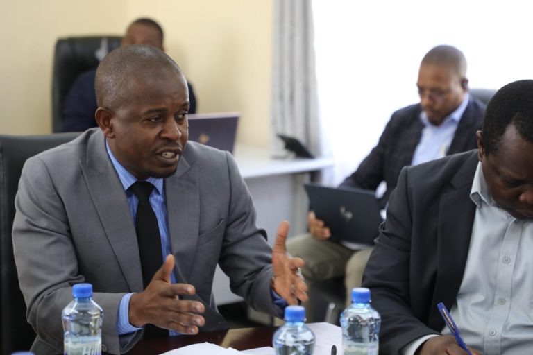 RUWASA , MFUKO WA MAJI WAPITIA MAPENDEKEZO YA MABORESHO YA KANUNI KUWEZESHA CBWSOs KUPATA MIKOPO