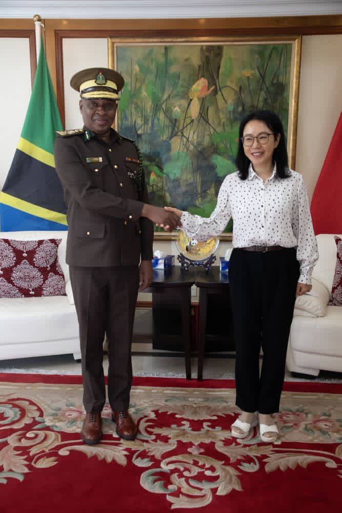 MKUU WA JESHI LA MAGEREZA AKUTANA NA BALOZI WA CHINA ‘WATETA’ KUHUSU USHIRIKIANO 
