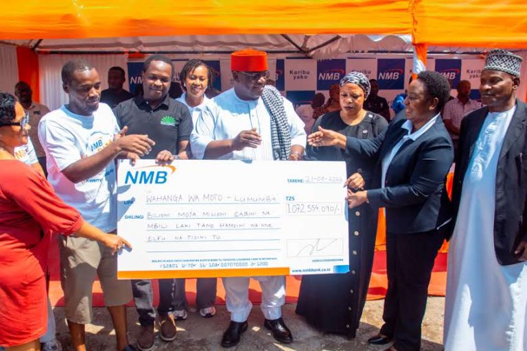 NMB YAWAINUA WAFANYABIASHARA TISA WA LUMUMBA KWA FIDIA YA SH. 1.072 BILIONI