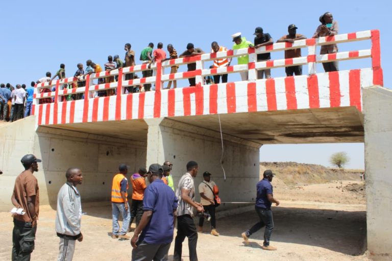 DARAJA LA IKINDA LAONDOA KERO YA USAFIRI KWA WANANCHI KAHAMA 