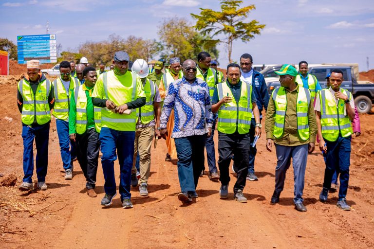 RC MAKALLA AKAGUA UJENZI WA UPANUZI UWANJA WA NDEGE MANYARA 