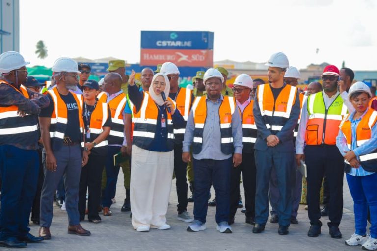 RC CHALAMILA ATEMBELEA BANDARI KAVU YA KILIMANJARO-DSM