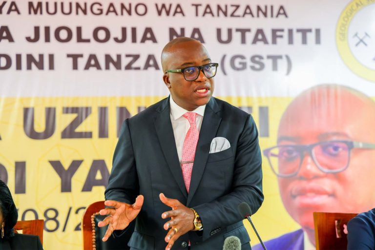 WAZIRI MAVUNDE AITAKA TAASISI YA JIOLOJIA NA UTAFITI WA MADINI(GST) KUTOKA OFISINI NA KUWAFUATA WACHIMBAJI MIGODINI