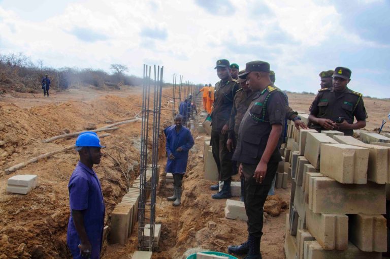CGP. KATUNGU AAGIZA KUONGEZA KASI UJENZI WA GEREZA JIPYA 