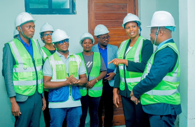 NAIBU WAZIRI AAGIZA MKANDARASI KUONGEZA KASI YA UJENZI WA MIKOCHENI APARTMENTS