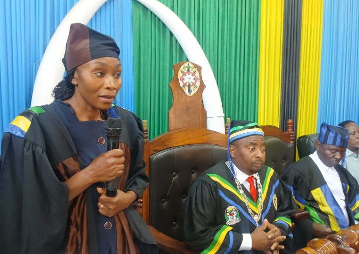 MEYA IRINGA APINGA TAARIFA YA KUONGEZA ADA SHULE ZA KIINGEREZA ZA MAPINDUZI,CHIFU MKWAWA NA GANGILONGA