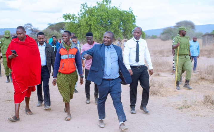 DC SIMANJIRO AINGIA KATI MGOGORO WA ARDHI WA SHULE