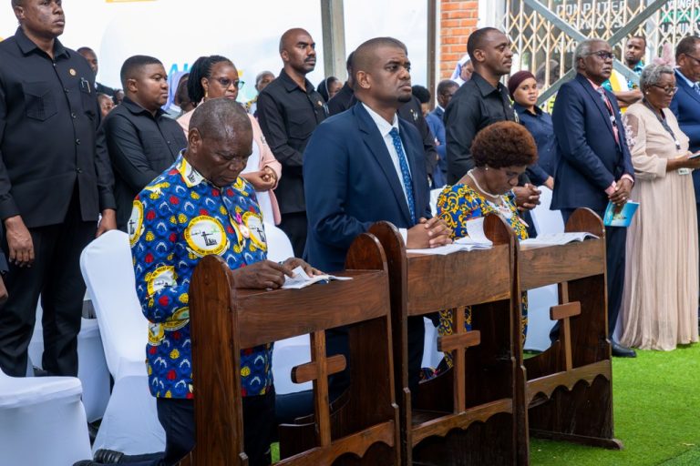 MAKAMU WA RAIS ASHIRIKI MISA YA KUWEKWA WAKFU ASKOFU MSAIDIZI WA JIMBO KATOLIKI DAR ES SALAAM