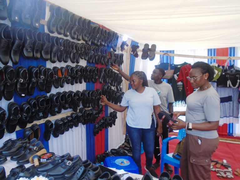 MHITIMU IFM AWEKA KANDO SHAHADA YA UHASIBU NA FEDHA, AGEUZA NGOZI KUWA AJIRA