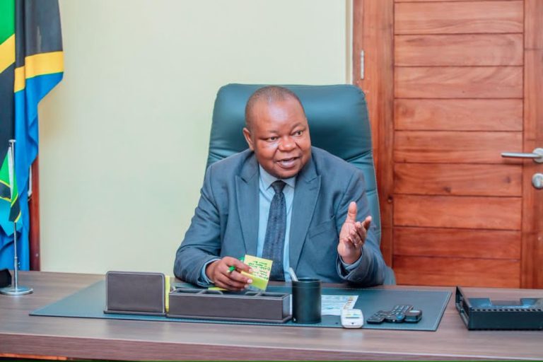 PROF. SHEMDOE APONGEZA MPANGO WA MUFTI BIMA FOUNDATION KUWASAIDIA WANANCHI WASIO NA UWEZO