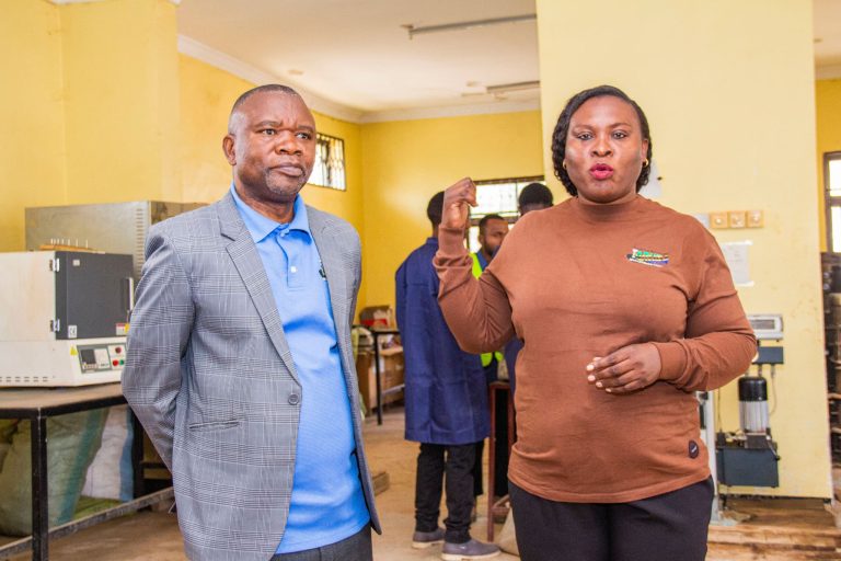 TARURA YATUMIA TEKNOLOJIA YA KISASA KUCHUNGUZA UDONGO KABLA YA UJENZI WA MIUNDOMBINU 