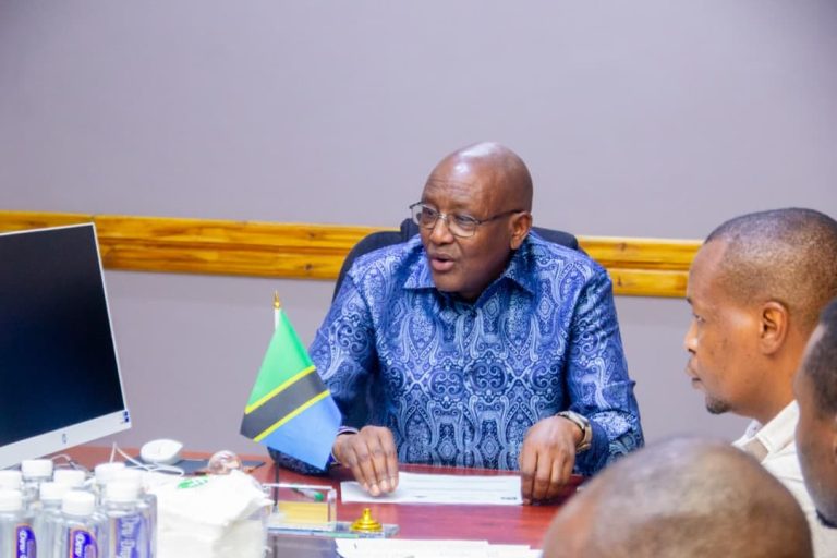 DKT. KIRUSWA ATATUA MGOGORO WA WACHIMBAJI WADOGO MWANZA