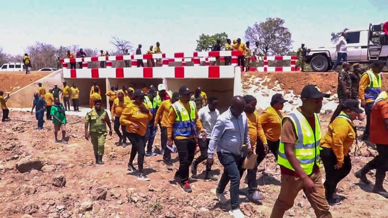 MWENGE WA UHURU WAZINDUA BOKSI KALAVATI LA KASISI A, UYUI
