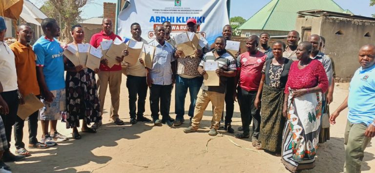 WAKAZI ZAIDI YA 60 WAPATIWA HATI KATIKA ENEO LA KLYAMATUNDU, WILAYA YA SUMBAWANGA