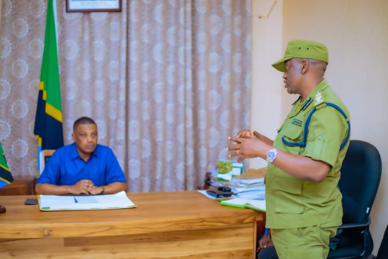 DC KILOSA, ACP ULOMI WAZUNGUMZA KUIMARISHA USHIRIKIANO WA WANANCHI NA POLISI