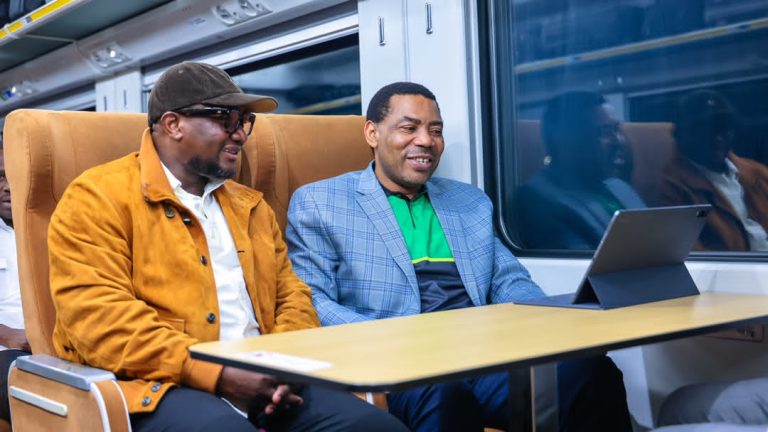 WAZIRI MKUU DKT. MWIGULU ASAFIRI KWA SGR KUELEKEA DODOMA