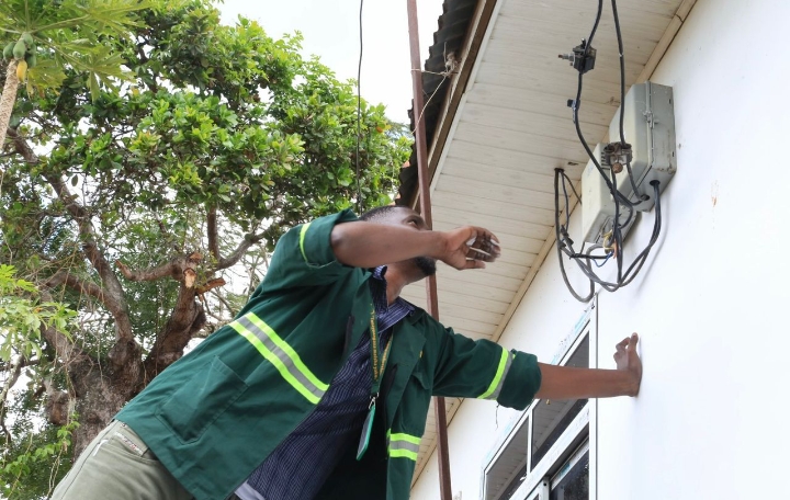 TANESCO UBUNGO YAWABAINI WATEJA WALIOCHEPUSHA UMEME KUPITIA VISHOKA