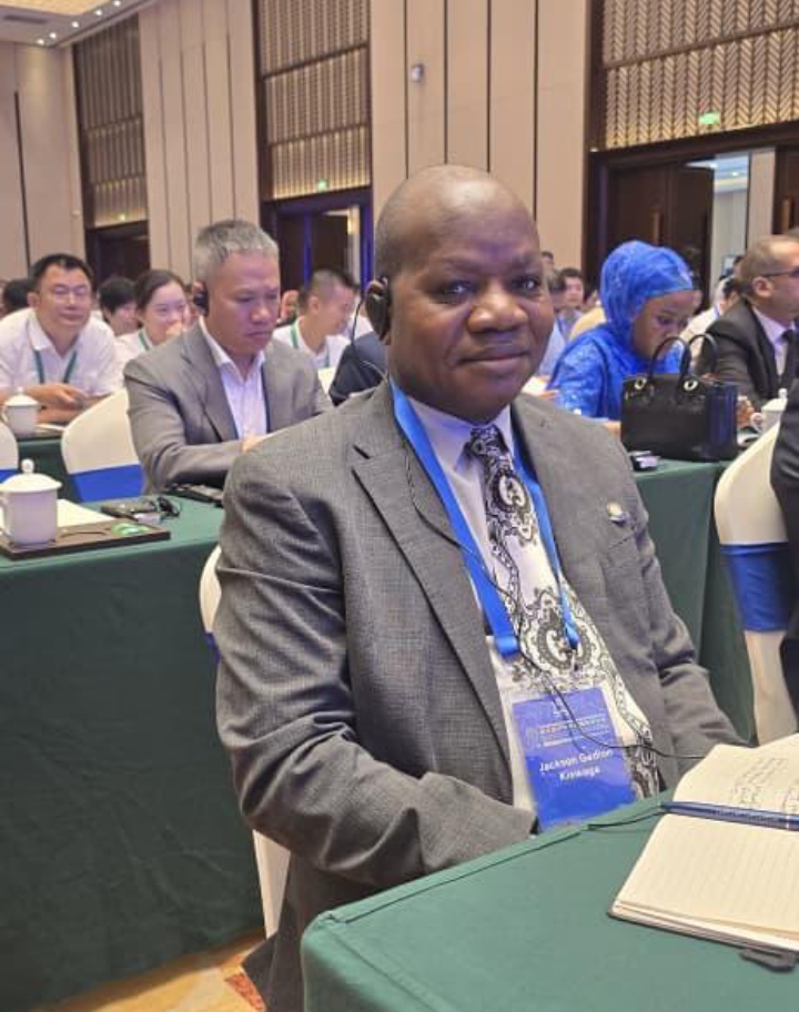 MBUNGE KISWAGA ASHIRIKI MKUTANO WA KIMATAIFA WA UTUNZAJI WA MILANGO YA MITO CHINA NA DENIS MLOWE, IRINGA