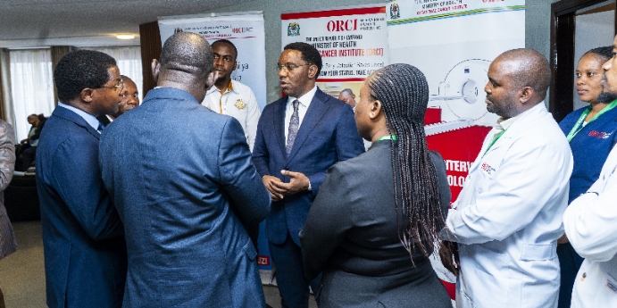 MAKONDA AIPONGEZA ORCI KWA KUSOGEZA HUDUMA ZA SARATANI KWA WANANCHI NA VIONGOZI ARUSHA
