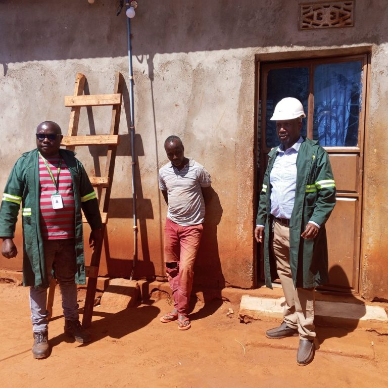 TANESCO, POLISI WAKAMATA WATATU KWA TUHUMA ZA KUJIUNGANISHIA UMEME KINYUME CHA SHERIA