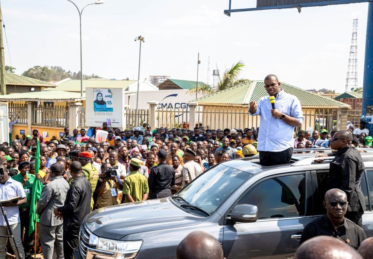 MAKAMU WA RAIS ATAKA MIRADI YA MAJI, UMEME NA BARABARA IKAMILIKE KWA WAKATI