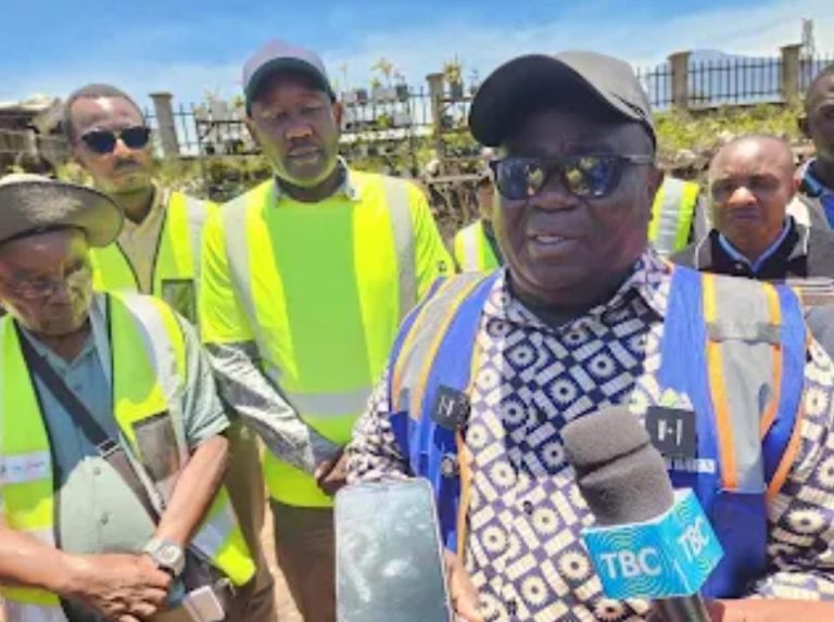 KASEKENYE AWAASA ARUSHA KULINDA MIKONDO YA MAJI KUEPUKA MAFURIKO