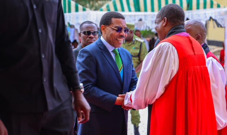 WAZIRI MKUU AMWAKILISHA RAIS DKT. SAMIA KATIKA KUWEKWA WAKFU KWA ASKOFU LUNDU