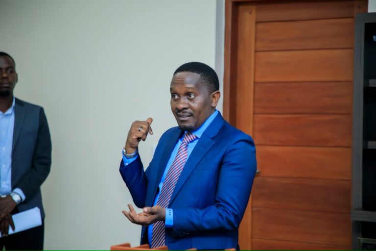 BALOZI WAZIRI AKUTANA NA WAAJIRIWA WAPYA WA WIZARA YA VIWANDA NA BIASHARA