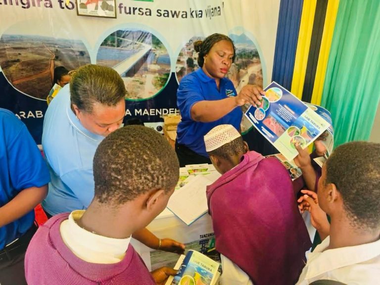 TARURA RUKWA YAWEZESHA VIKUNDI 21 VYA VIJANA KUPITIA MPANGO WA CBRM
