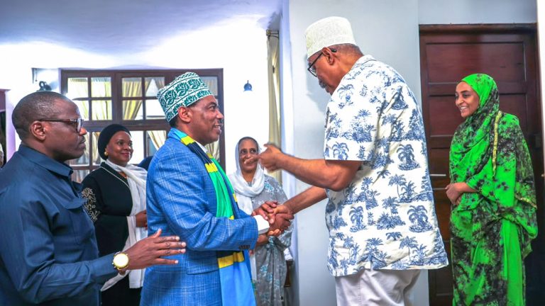 DKT. MWIGULU, MKEWE WAHANI MSIBA WA MAMA FATMA KARUME