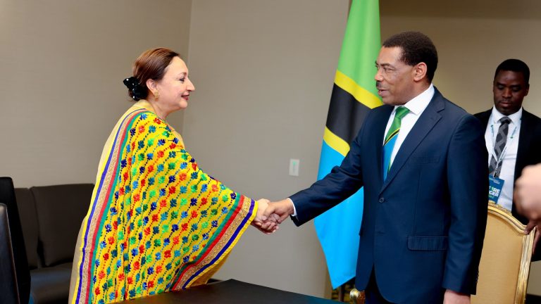 DKT. MWIGULU AKUTANA NA RAIS WA AGRA
