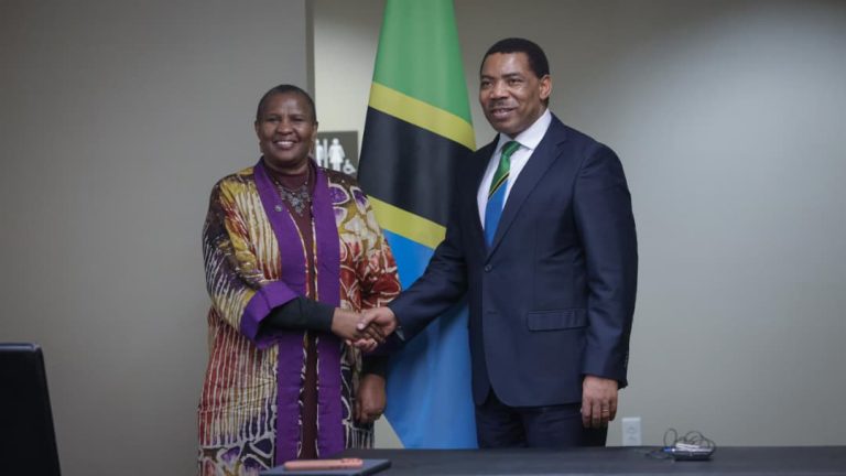 DKT. MWIGULU AKUTANA NA RAIS WA AGRA