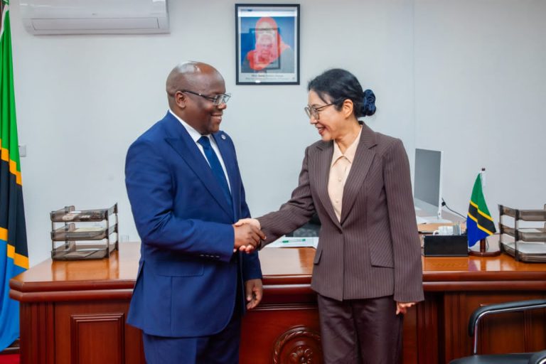 DKT. HOMERA AFANYA MAZUNGUMZO NA BALOZI WA CHINA NCHINI
