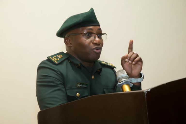 ASIYEFUNZWA NA MAMAYE HUFUNZWA NA ULIMWENGU