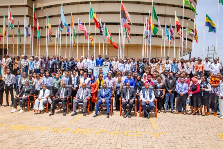 MAPENDEKEZO YA VIJANA YATAPOKELEWA KUBORESHA HUDUMA ZA AFYA, KUKABILIANA NA MIMBA ZA UTOTONI – PROF. SHEMDOE 