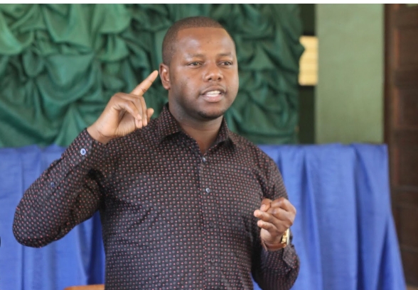 MBUNGE MNZAVA ATATUA KERO YA MAJI, WANANCHI WAMSHANGILIA DKT. SAMIA