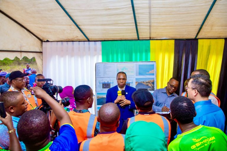 KADOGOSA ATOA ONYO KWA MKANDARASI WA BARABARA YA KAHAMA–BULYANHULU JCT–KAKOLA