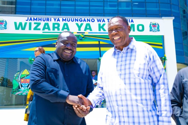 MWANRI AONGOZA WAJUMBE WA BARAZA LA VYAMA VYA SIASA KUTEMBELEA MJI WA SERIKALI MTUMBA