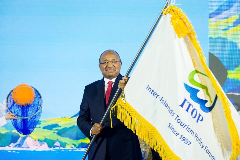 RAIS DKT. MWINYI AMEKABIDHIWA BENDERA YA ITOP, ZANZIBAR KUWA MWENYEJI MWAKA 2027