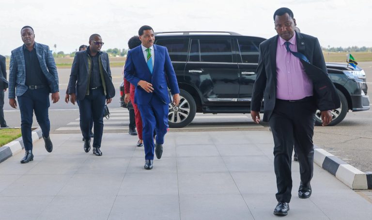 DKT. MWIGULU AREJEA NCHINI AKITOKEA URUSI