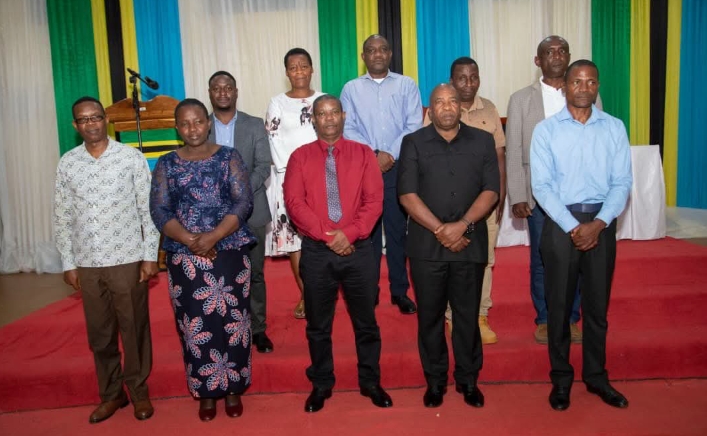 RC RUVUMA AWATAKA WATUMISHI WA UMMA KUWA WAADILIFU NA WAAMINIFU