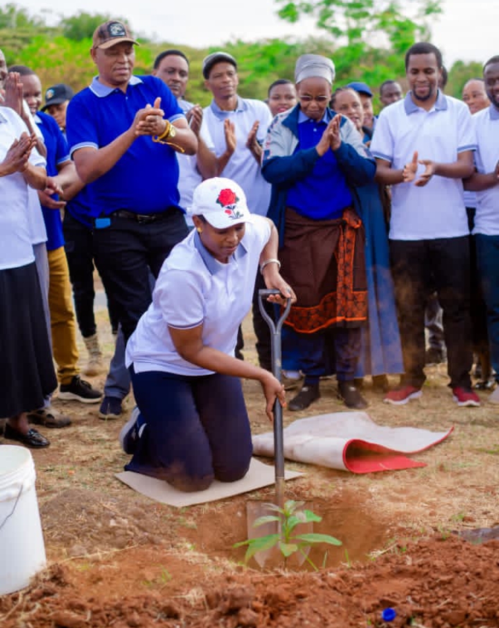 NAIBU WAZIRI REGINA AONGOZA UPANDAJI MITI HOSPITALI YA RUFAA MANYARA