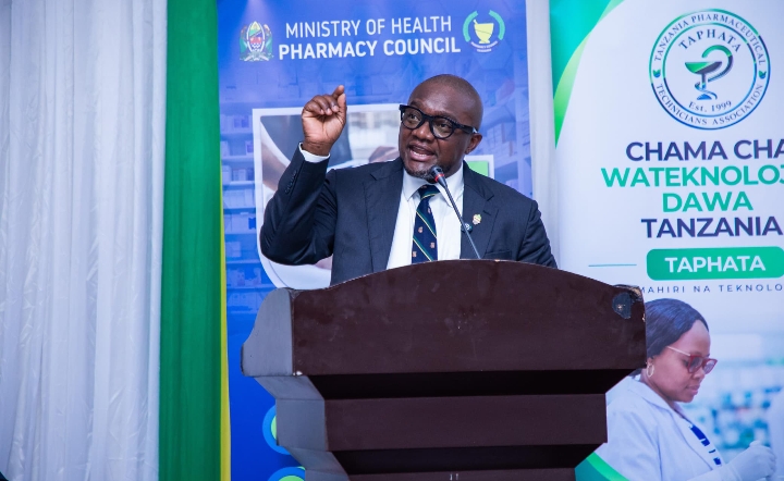 WAZIRI WA AFYA ASISITIZA KUIMARISHA UZALISHAJI WA DAWA NCHINI