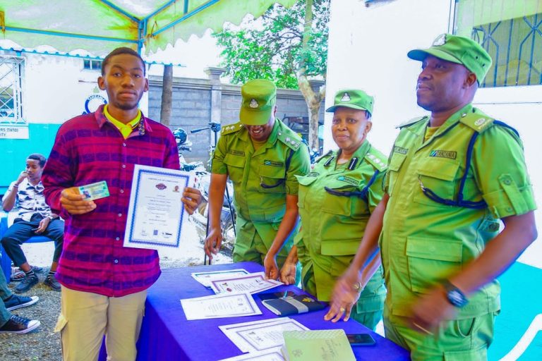VIJANA WANAOISHIA MAZINGIRA MAGUMU ARUSHA WAPATIWA LESENI ZA UDEREVA